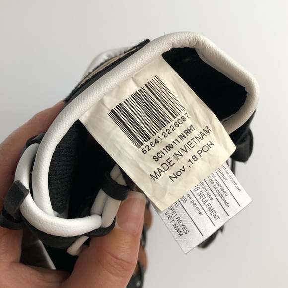 Easton Scout Flex Baseball Glove - Youth  
+ 1 Rawlings Official T-ball Baseball - Picture 14 of 17